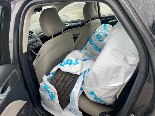 2017 Ford Fusion Hybrid - Photo 13