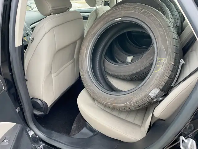 2017 Ford Fusion Hybrid - Photo 15