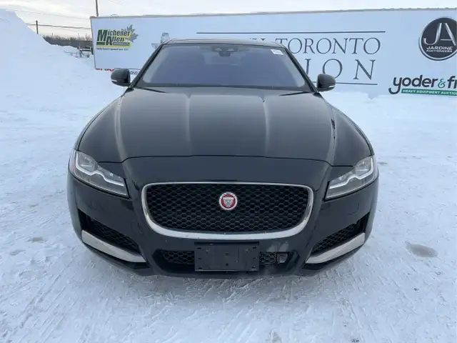 2017 Jaguar XF - Photo 2