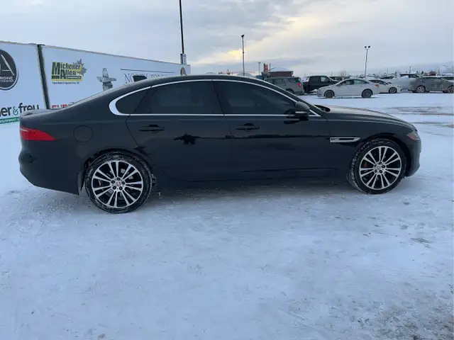 2017 Jaguar XF - Photo 8