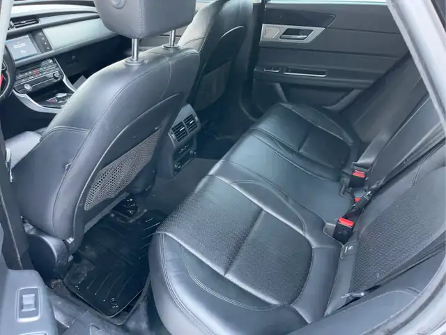 2017 Jaguar XF - Photo 24