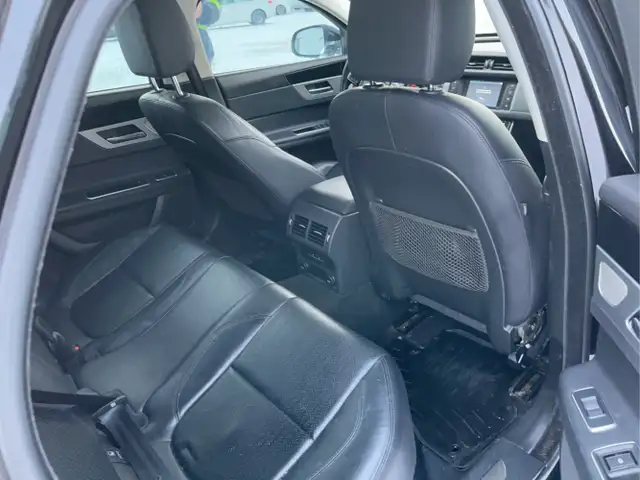 2017 Jaguar XF - Photo 25