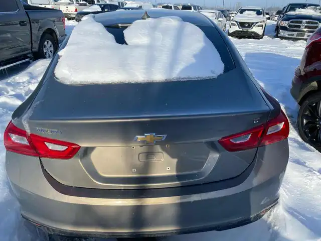 2018 Chevrolet Malibu - Photo 11
