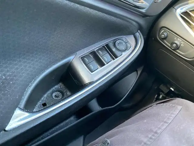 2018 Chevrolet Malibu - Photo 24