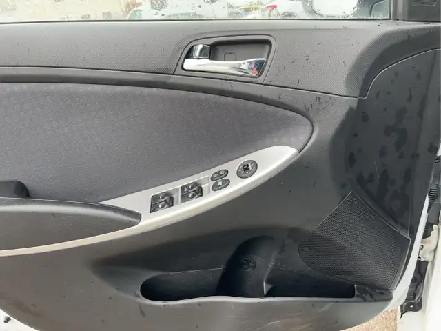 2014 Hyundai ACCENT - Photo 24