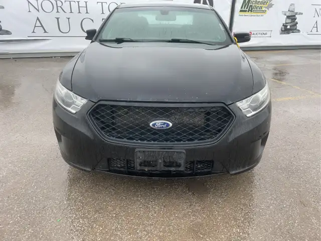 2015 Ford Taurus - Photo 2