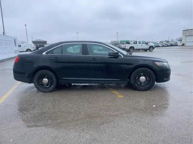 2015 Ford Taurus - Photo 4