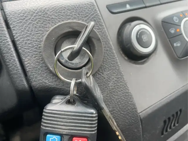 2015 Ford Taurus - Photo 14