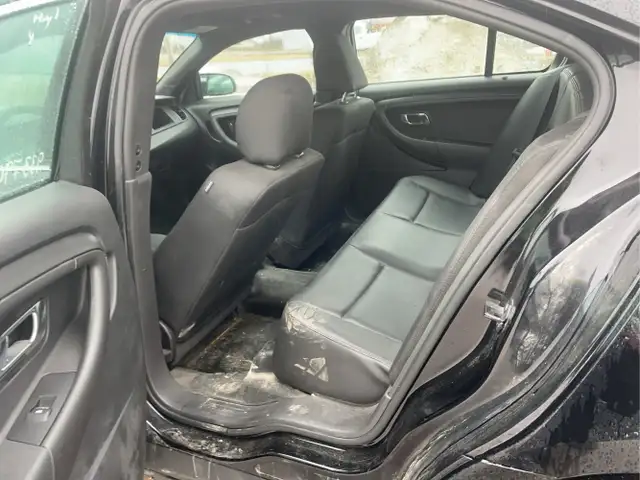 2015 Ford Taurus - Photo 15