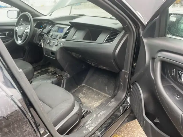 2015 Ford Taurus - Photo 18