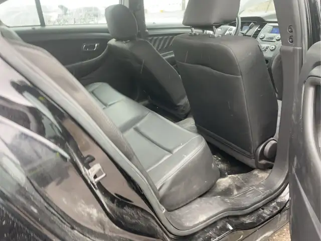 2015 Ford Taurus - Photo 19