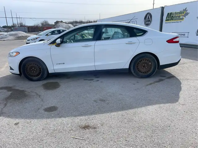 2014 Ford Fusion Hybrid - Photo 8