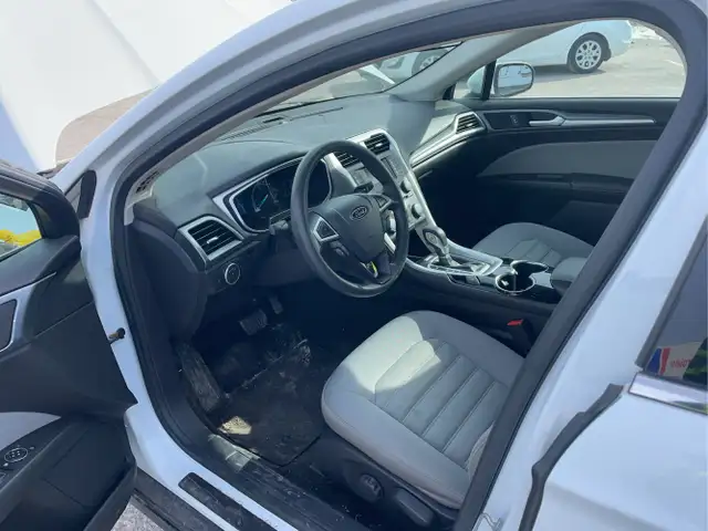 2014 Ford Fusion Hybrid - Photo 10