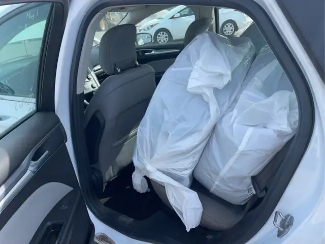 2014 Ford Fusion Hybrid - Photo 14