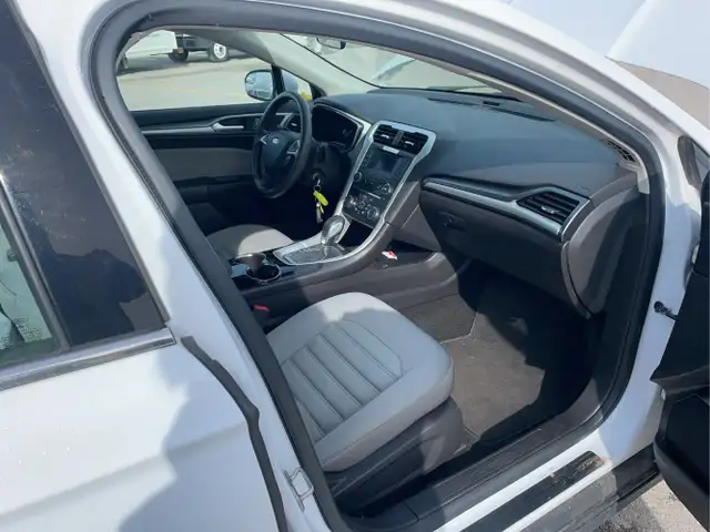 2014 Ford Fusion Hybrid - Photo 20