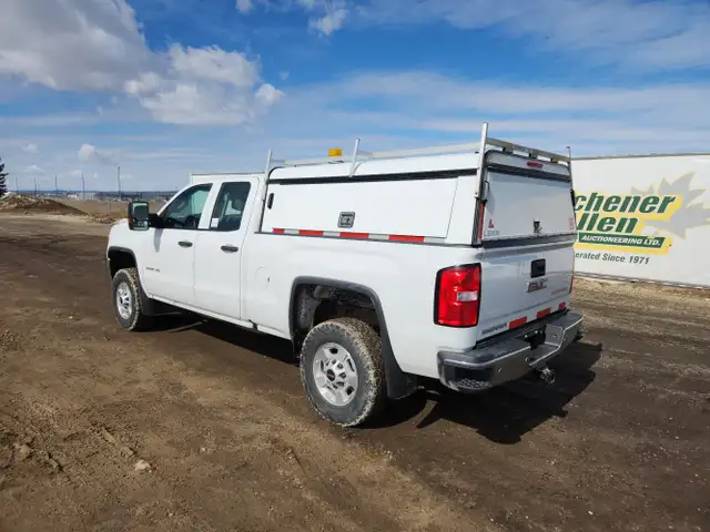 2018 GMC Sierra - Photo 2