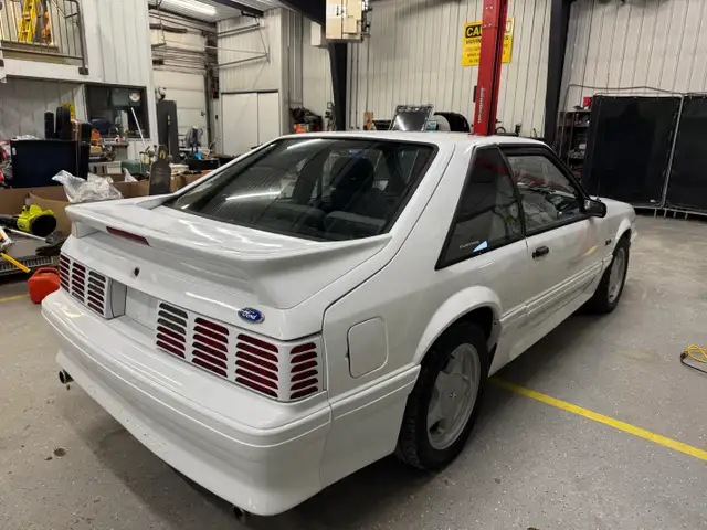 1989 Ford Mustang - Photo 3