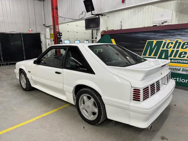 1989 Ford Mustang - Photo 4