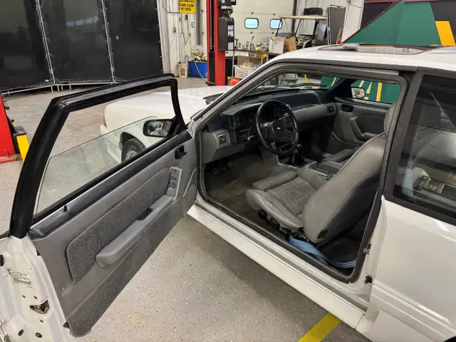 1989 Ford Mustang - Photo 5