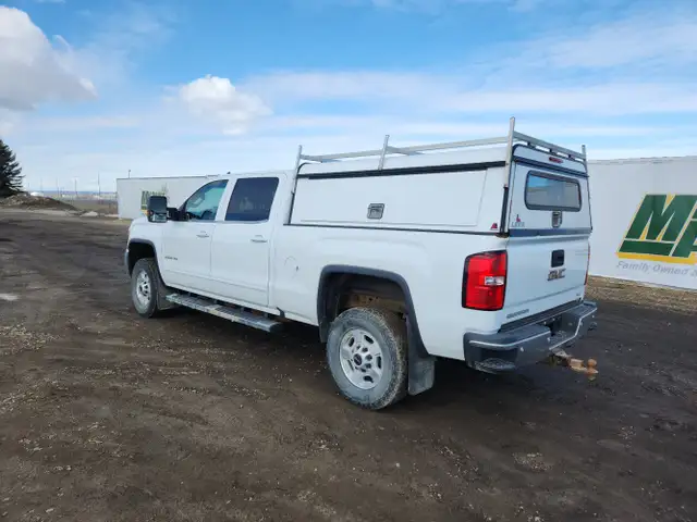 2016 GMC Sierra 2500HD - Photo 2