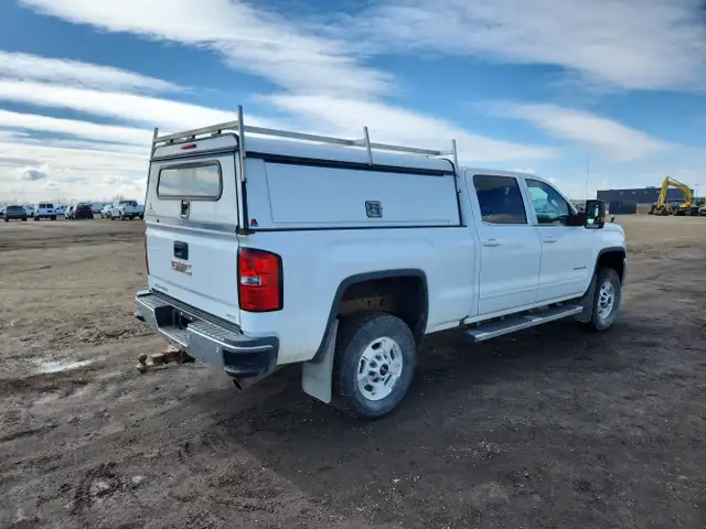 2016 GMC Sierra 2500HD - Photo 3