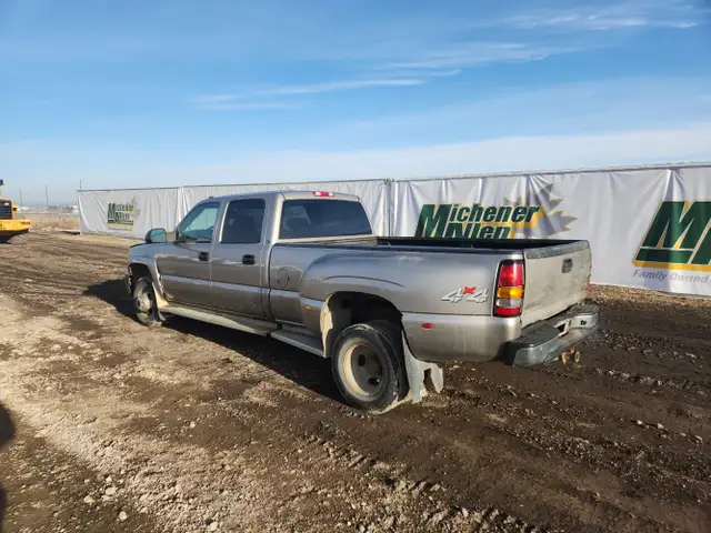 2003 GMC Sierra 3500 - Photo 2