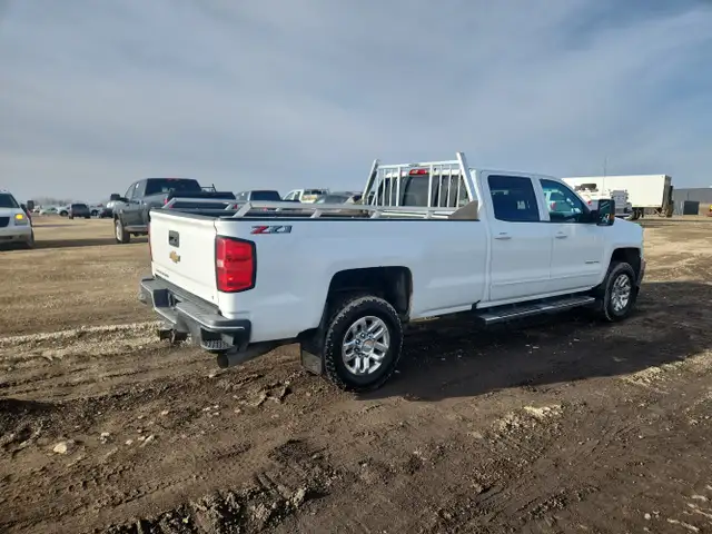 2019 Chevrolet Silverado 3500HD - Photo 3
