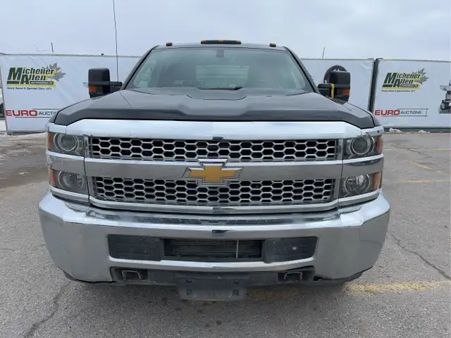 2019 Chevrolet Silverado 2500HD - Photo 2