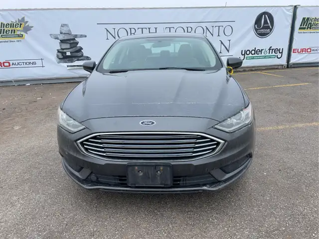 2017 Ford Fusion Hybrid - Photo 2