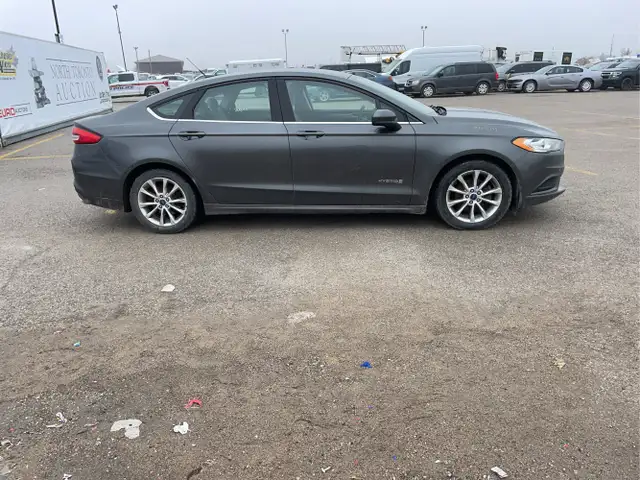 2017 Ford Fusion Hybrid - Photo 4