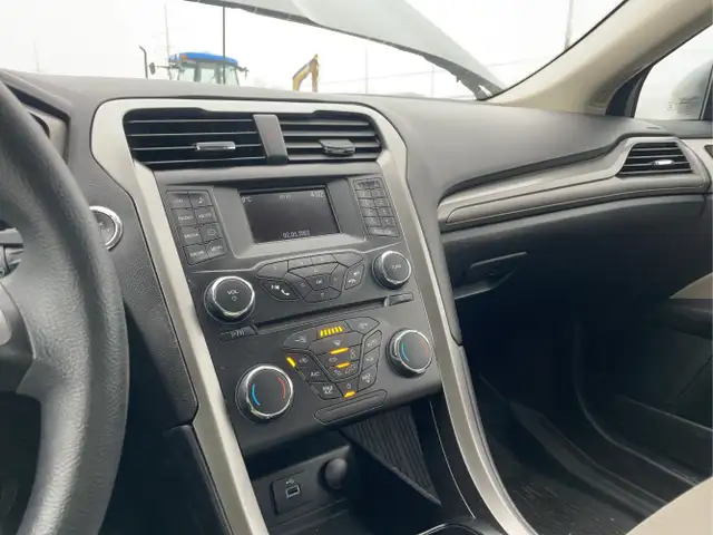 2017 Ford Fusion Hybrid - Photo 12