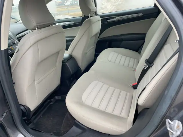 2017 Ford Fusion Hybrid - Photo 14