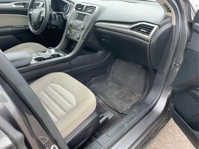 2017 Ford Fusion Hybrid - Photo 16