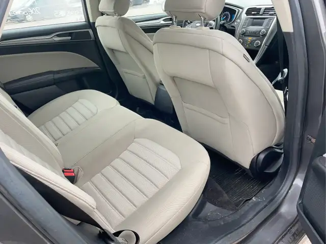 2017 Ford Fusion Hybrid - Photo 17