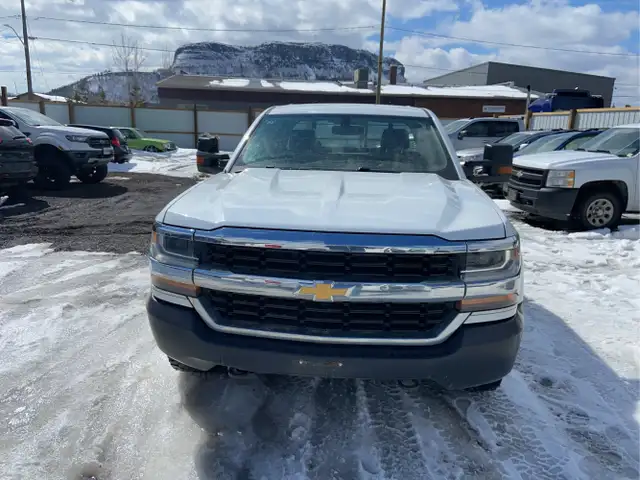 2017 Chevrolet Silverado 1500 - Photo 2