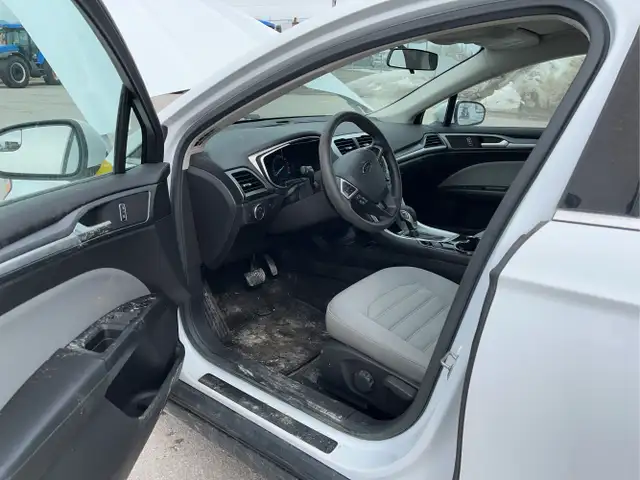 2014 Ford Fusion Hybrid - Photo 10