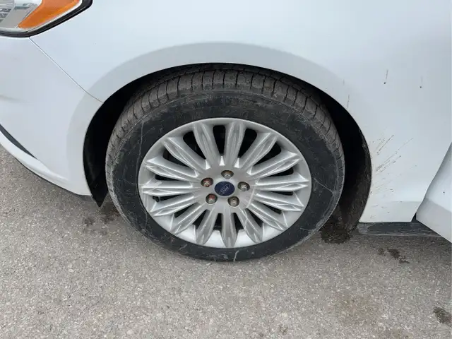 2014 Ford Fusion Hybrid - Photo 19