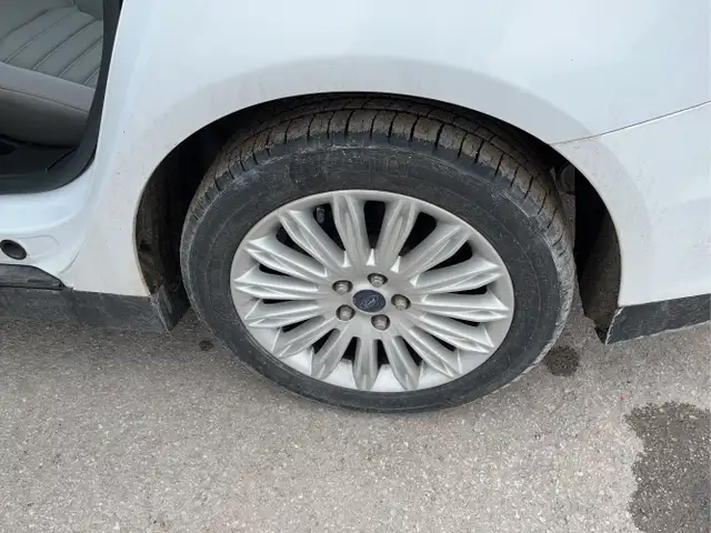 2014 Ford Fusion Hybrid - Photo 20