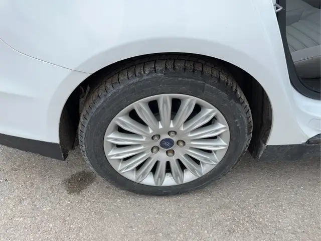 2014 Ford Fusion Hybrid - Photo 21