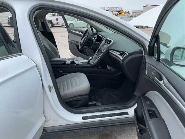 2014 Ford Fusion Hybrid - Photo 28