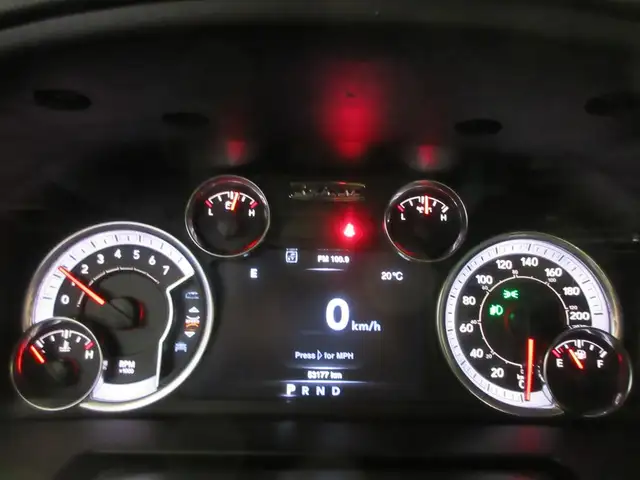 RAM 1500 CLASSIC 2022 EXPRESS NIGHT EDITION V-8 5.7 HEMI 4X4 BEA - Photo 8