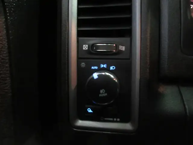 RAM 1500 CLASSIC 2022 EXPRESS NIGHT EDITION V-8 5.7 HEMI 4X4 BEA - Photo 11