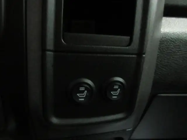 RAM 1500 CLASSIC 2022 EXPRESS NIGHT EDITION V-8 5.7 HEMI 4X4 BEA - Photo 16