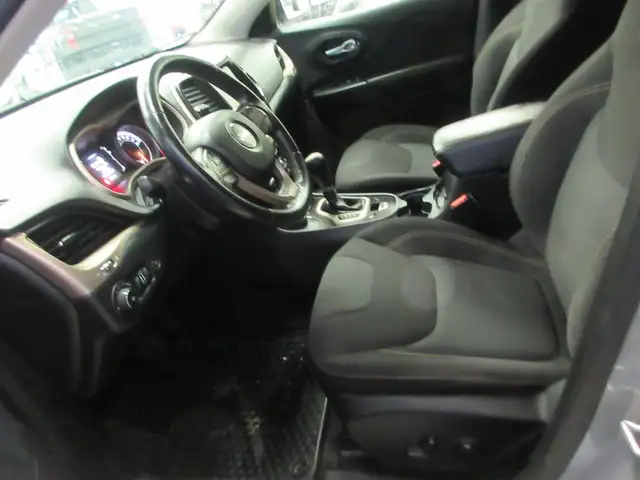 JEEP CHEROKEE 2016 NORTH EDITION V-6 3.2 LITRES 4X4 SIEGES   VOL - Photo 5