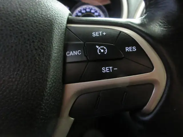 JEEP CHEROKEE 2016 NORTH EDITION V-6 3.2 LITRES 4X4 SIEGES   VOL - Photo 8