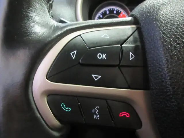 JEEP CHEROKEE 2016 NORTH EDITION V-6 3.2 LITRES 4X4 SIEGES   VOL - Photo 9