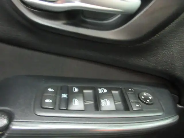 JEEP CHEROKEE 2016 NORTH EDITION V-6 3.2 LITRES 4X4 SIEGES   VOL - Photo 11