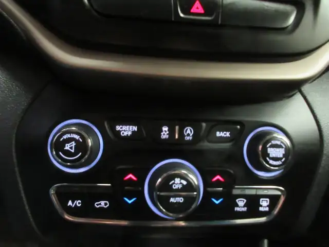 JEEP CHEROKEE 2016 NORTH EDITION V-6 3.2 LITRES 4X4 SIEGES   VOL - Photo 16