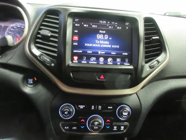 JEEP CHEROKEE 2016 NORTH EDITION V-6 3.2 LITRES 4X4 SIEGES   VOL - Photo 17