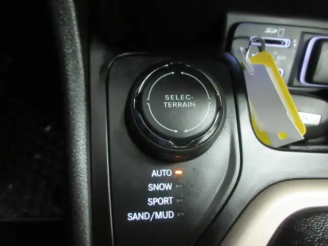 JEEP CHEROKEE 2016 NORTH EDITION V-6 3.2 LITRES 4X4 SIEGES   VOL - Photo 18